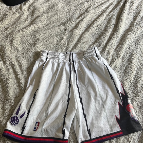 Toronto Raptors Shorts - Picture 2 of 8